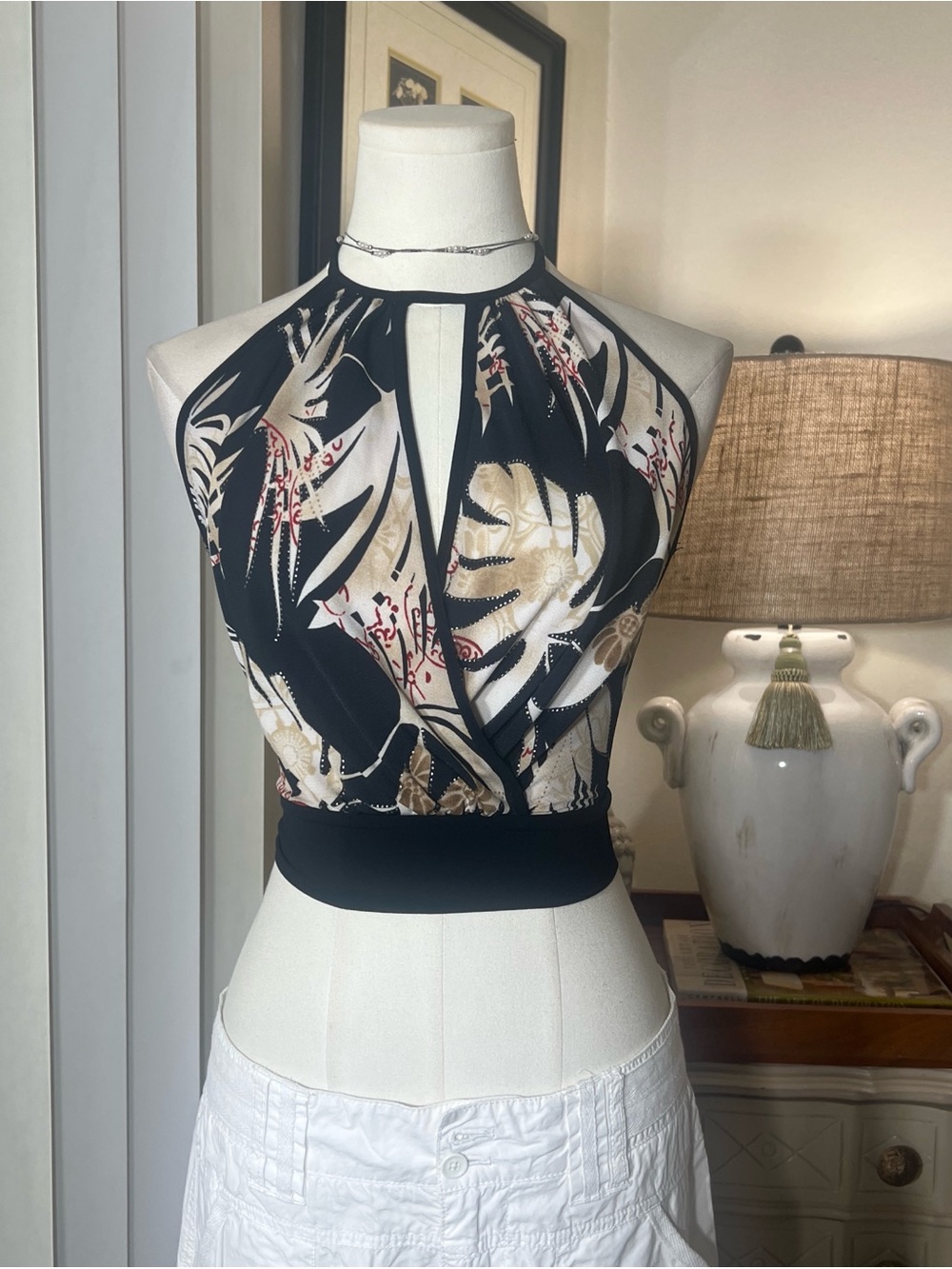 Y2K Vizio Black Floral Halter Crop Top
